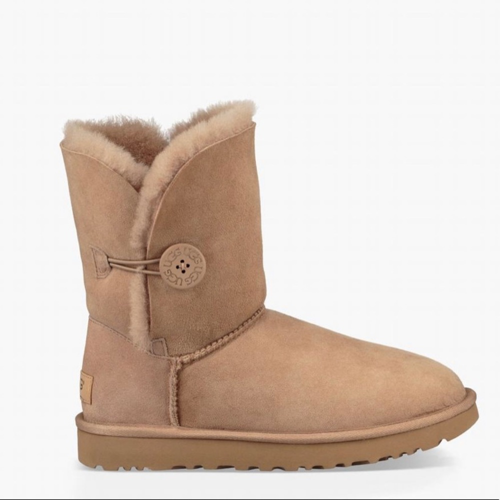 UGG light brown Bailey button fluffy ugg boots